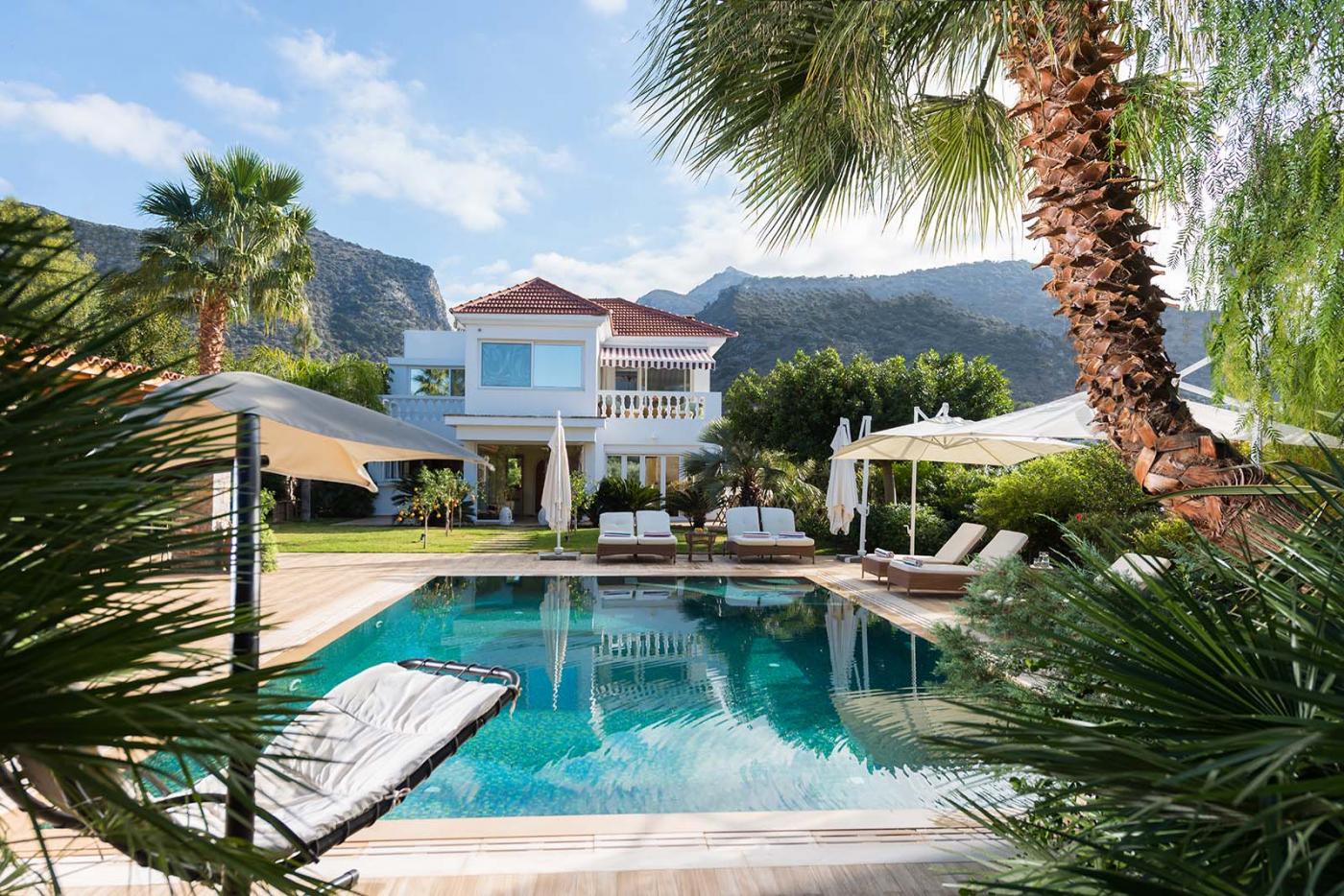 VILLA VUITTON - Luxury Villa experiences in Greece 